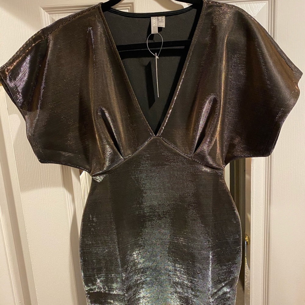 NWT! ASOS shimmering loose sleeved, fitted dress